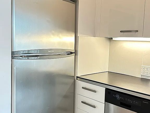 4th image of 300 E 93rd St APT 23C
