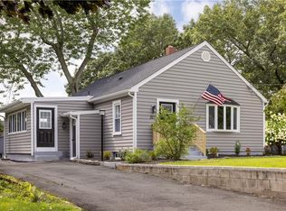 207 Oak Tree Ave, Warwick, RI 02886