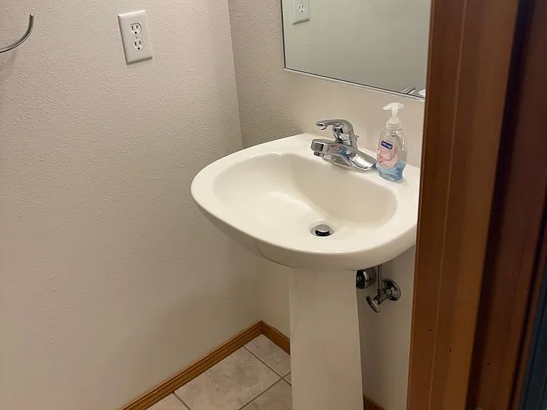 204 SE Kane Dr — Photo 21