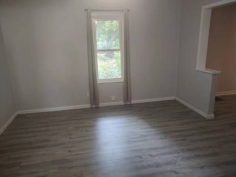 1605 E Glenn Ave — Photo 7
