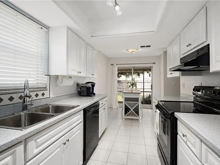 2828 Wesleyan Dr — Photo 10