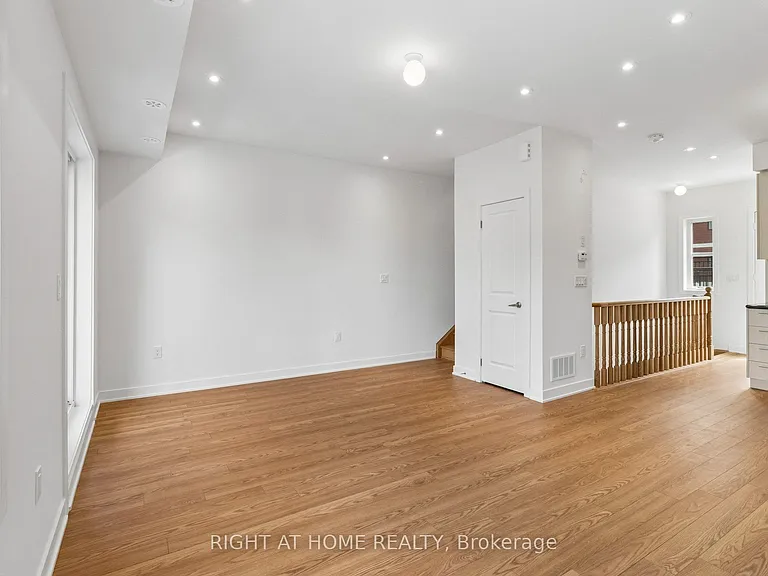 15100 Yonge St #206 — Photo 13