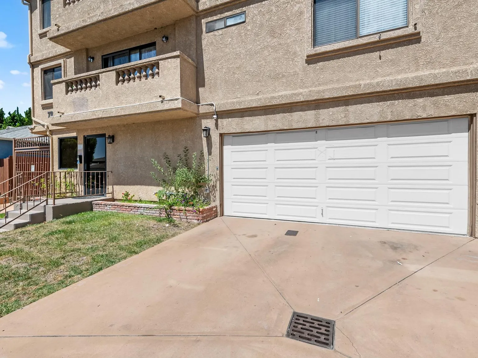 7049 Flight Ave — Photo 2