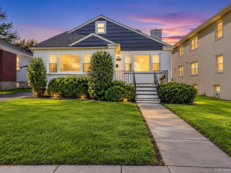 124 Bradford Ave