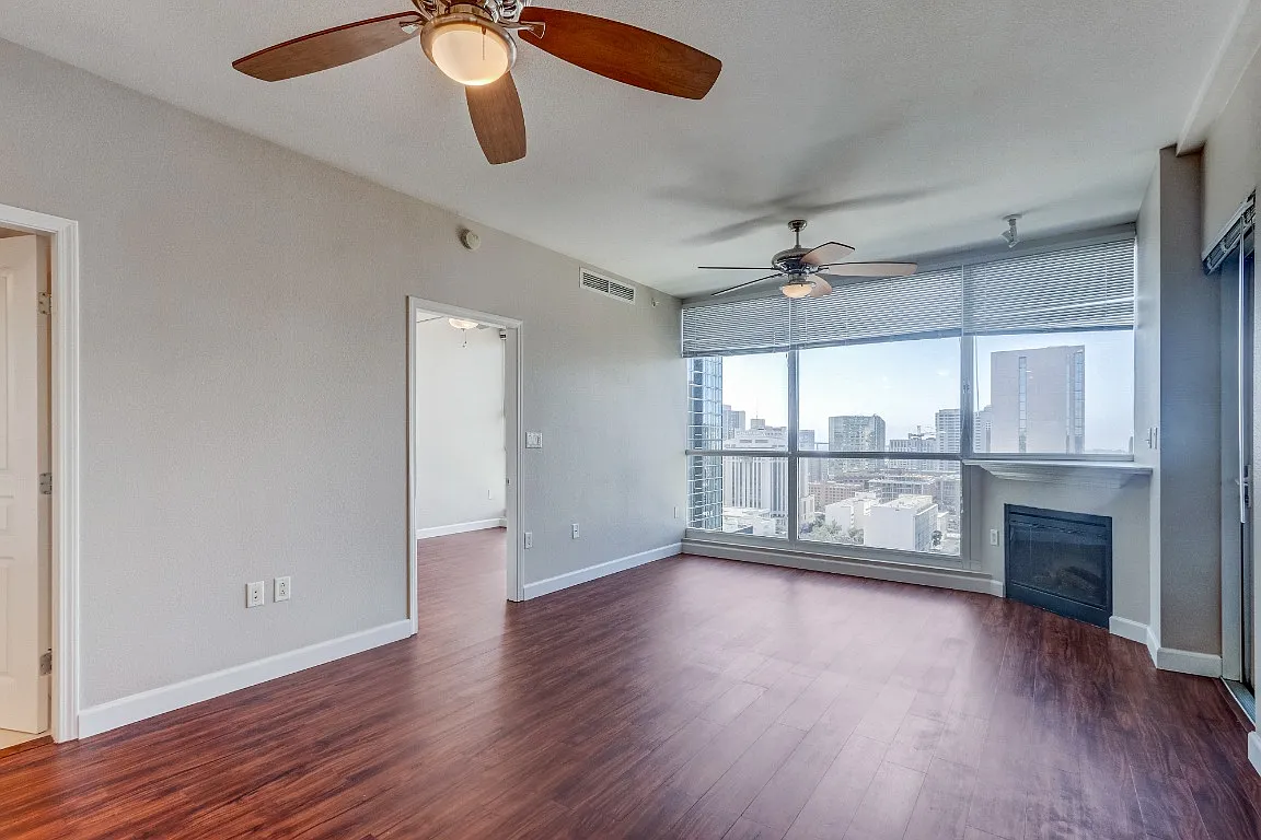 2 bed, 938 sqft, $3,595 — Photo 3