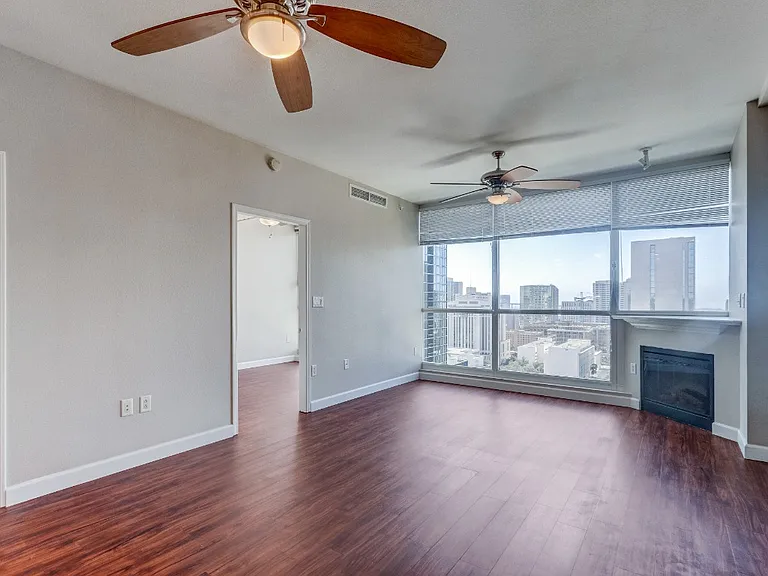 300 W Beech St #2101 — Photo 3