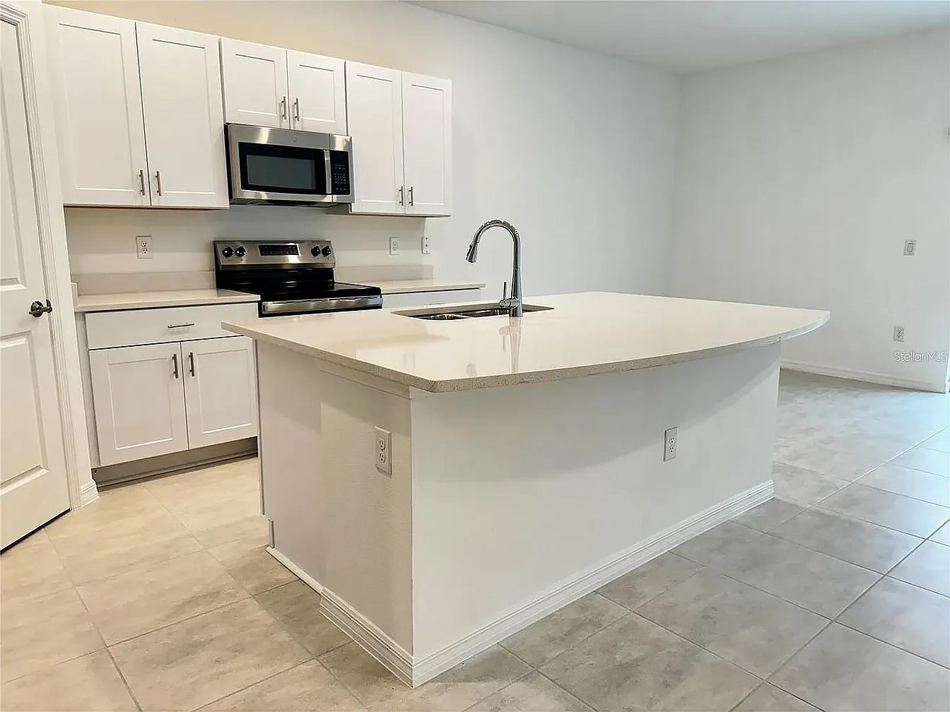 3 bed, 2.5 bath, 1373 sqft, $1,850 — Photo 3
