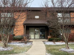 33561 N Royal Oak Ln APT 205, Grayslake, IL 60030