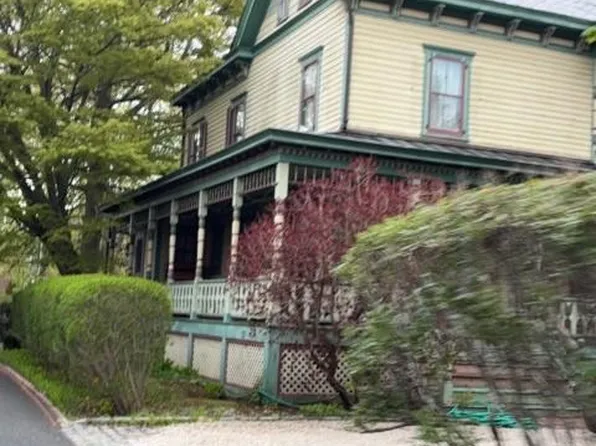 103 Roslyn Avenue, Sea Cliff, NY 11579