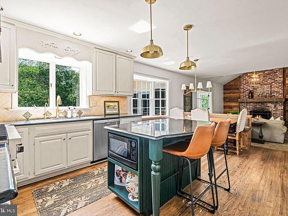 5th image of 30 Farm House Ln