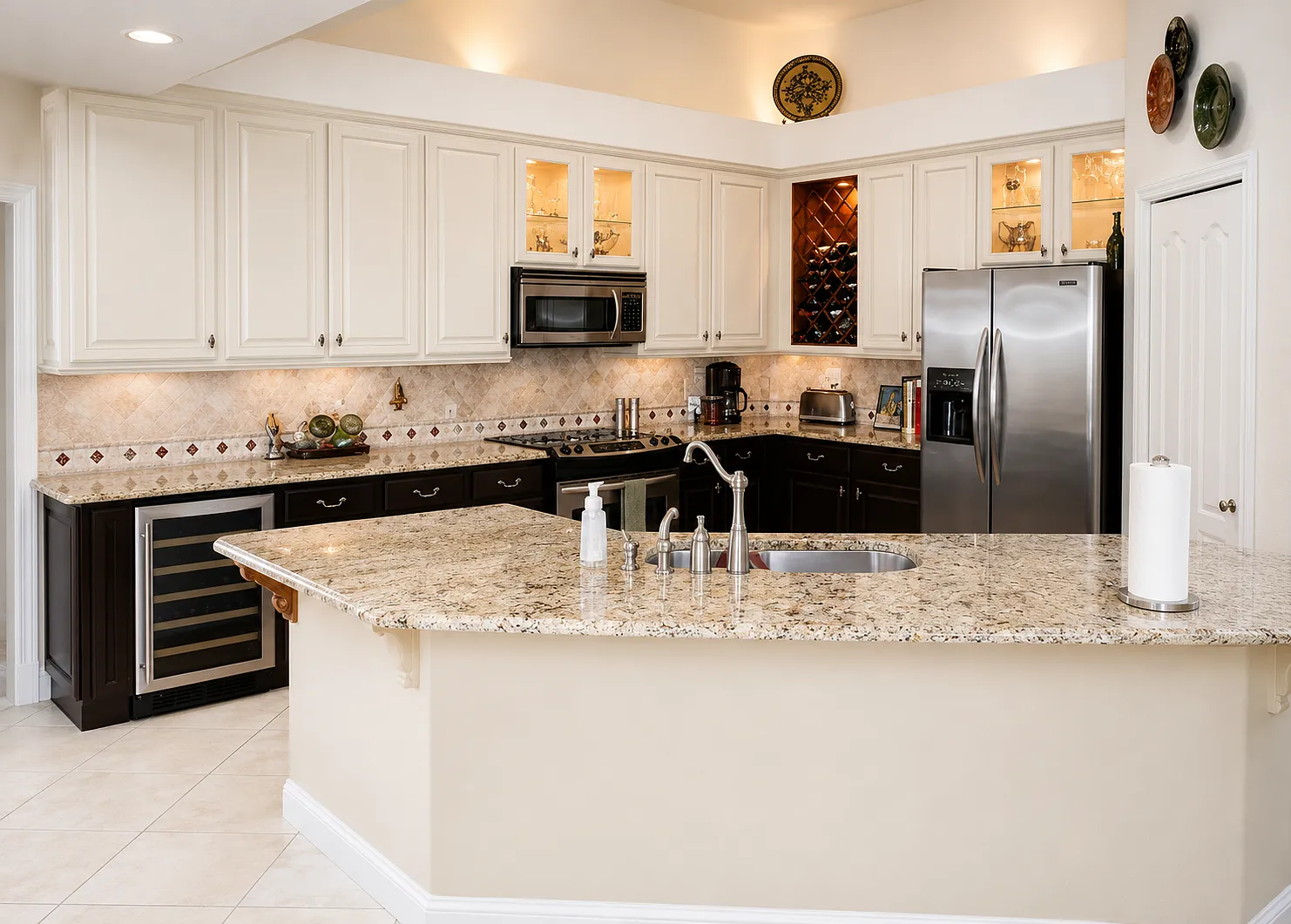 4 bed, 2756 sqft, $3,950 — Photo 4