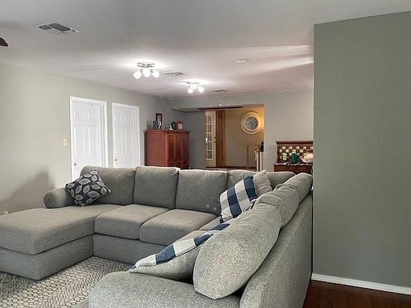 3rd image of 297 Sherwood Dr