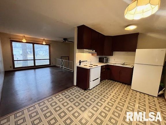 5th image of 207 N Ash St