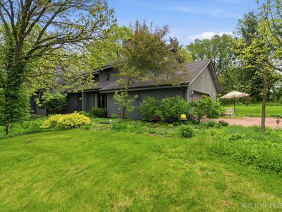 39W795 Reindeer Trl, St Charles, IL, 60175