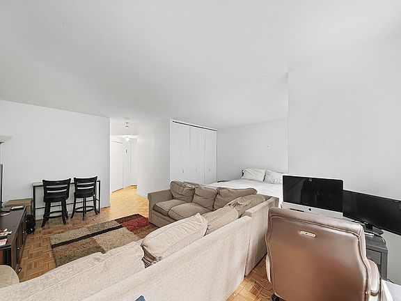 5th image of 145 E 48th St APT 6G