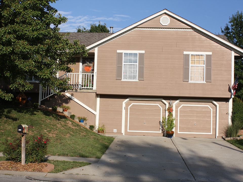 1st image of 2212 NE Summerfield Dr