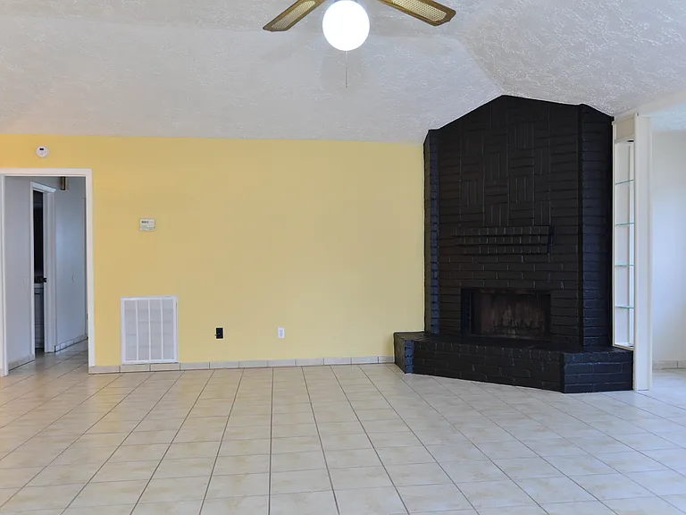16246 New Field Dr — Photo 4