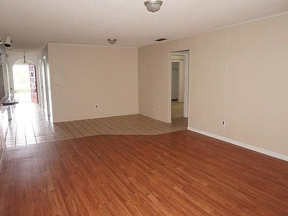 2nd image of 4914 Foxrun Pl