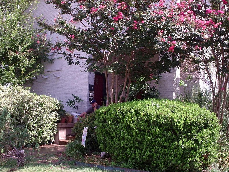 Entryway into fourplex