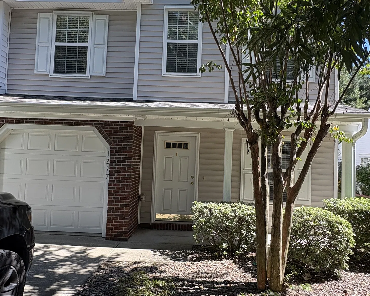 3 bed, 2.5 bath, 1600 sqft, $2,100 — Photo 3