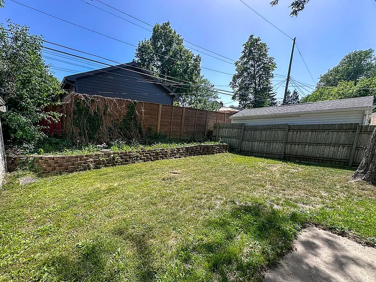 2610 Albert Dr SE — Photo 23