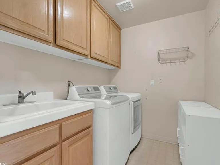 Westhaven Dr — Photo 31