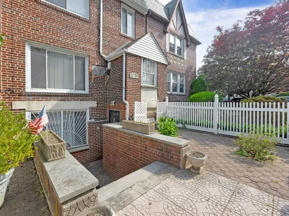 80-04 Cowles Court image 2 of 29