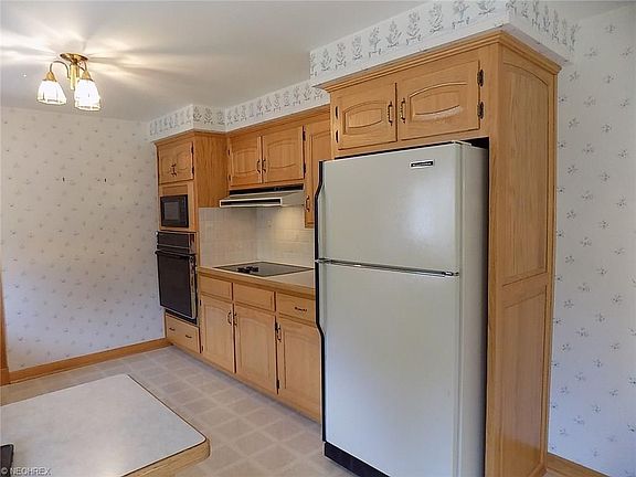 4th image of 2110 Skyline Dr