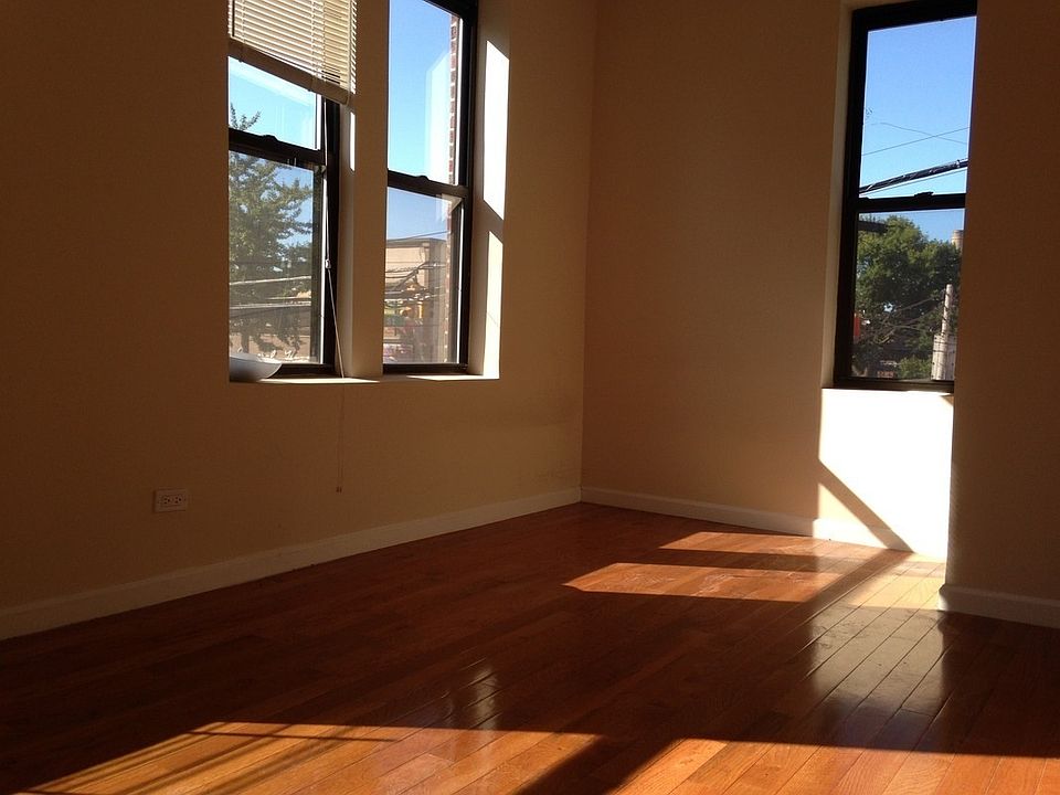 2nd image of 2130 38th St