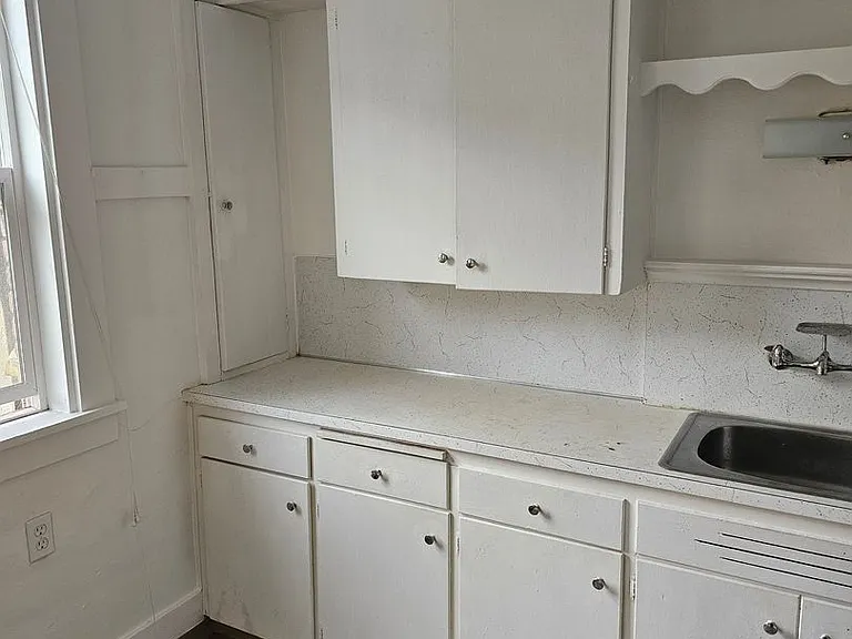 435 -Keystone Apartments — Photo 16