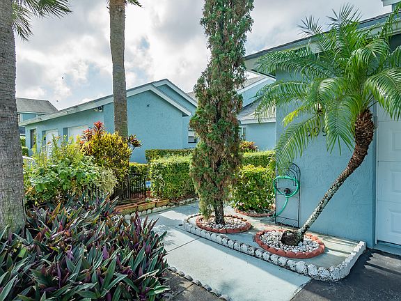 2nd image of 3997 Island Club Dr