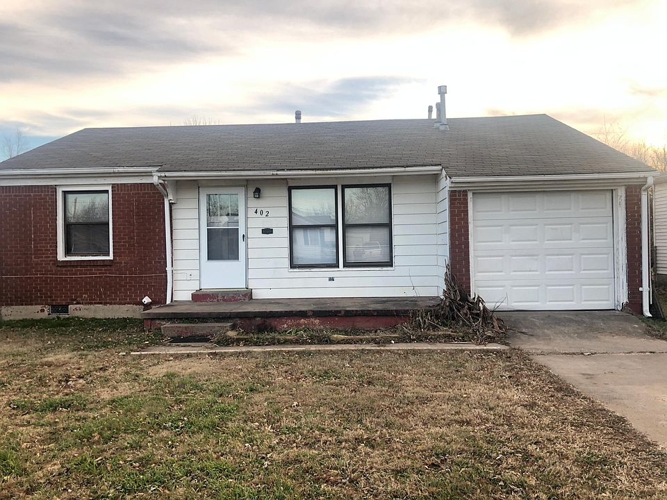 Nice neighborhood and down the street from Midwest City High School and Country Estates Elementary School. Perfect for your spring flower.