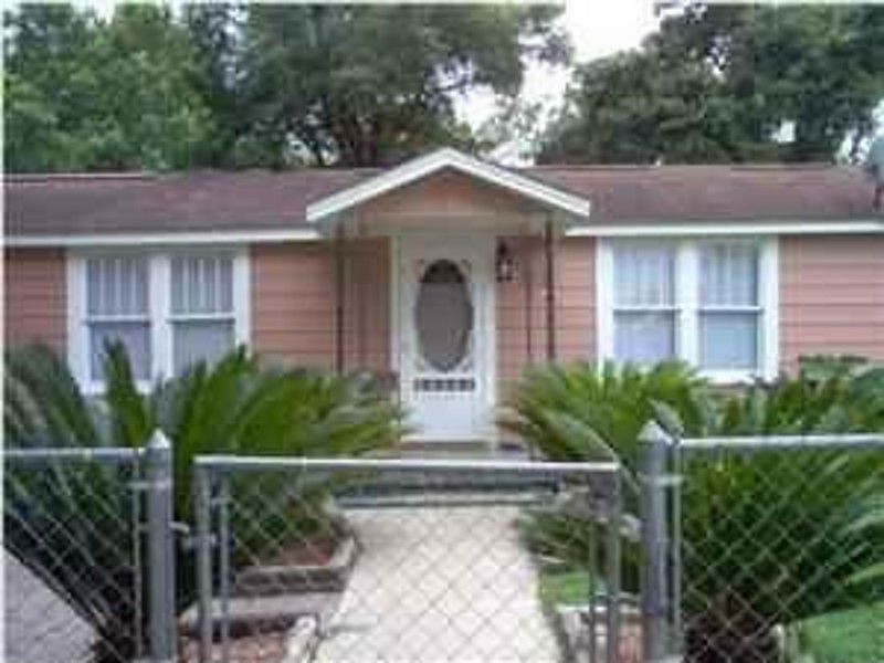 1st image of 321 Cary Memorial Dr