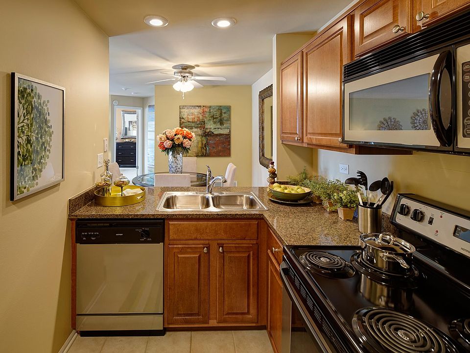 1st image of 2811 Buckingham Dr APT 307