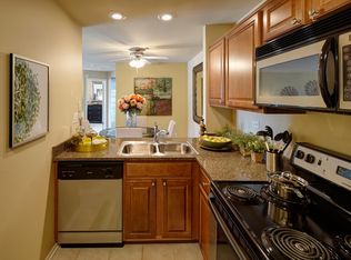 2811 Buckingham Dr APT 307, Lisle, IL 60532