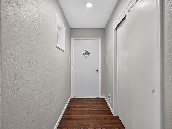 5th image of 1233 Old Manor Rd