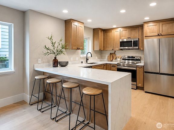 4th image of 3648 Francis Avenue N #B