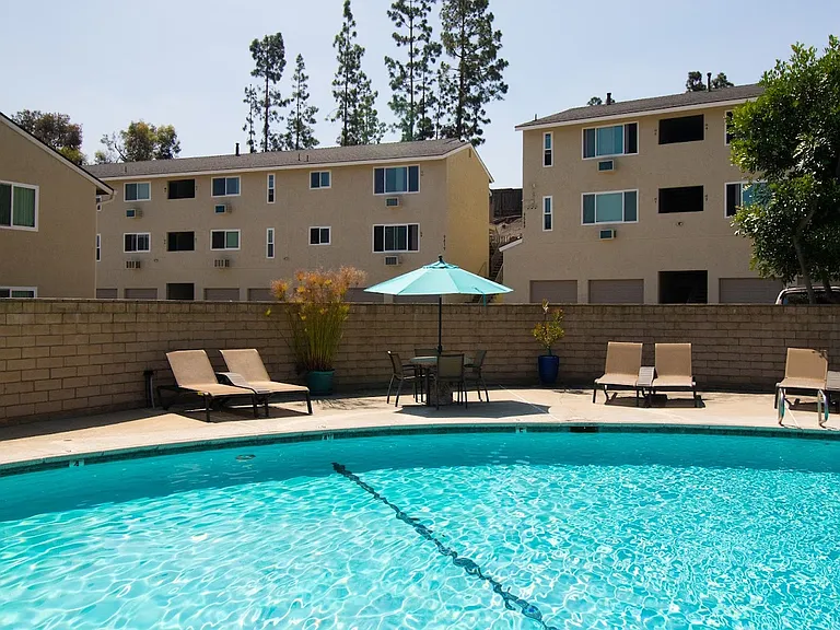 Gold Coast Apartments — Photo 12