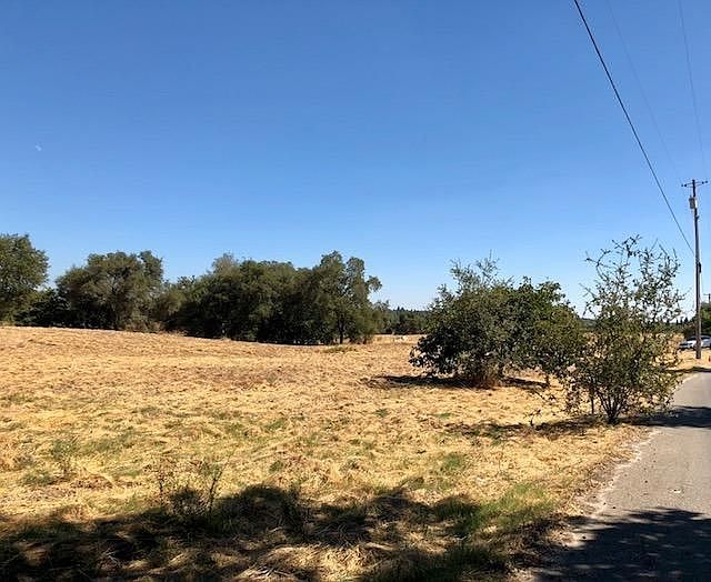 2nd image of 1 Sierra Ponds Ln