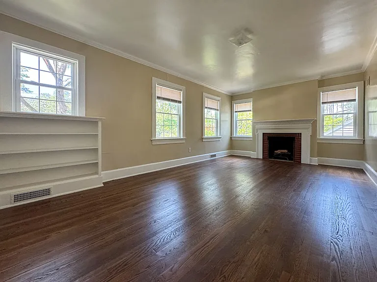 512 1/2 Westmont Dr — Photo 6