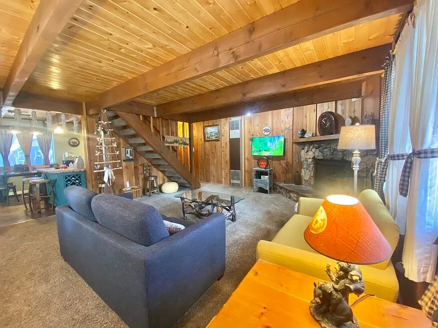 2 bed, 1096 sqft, $2,000 — Photo 1