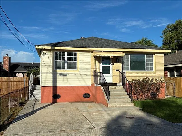 2 bed, 1.0 bath, 1216 sqft, $1,800 — Photo 1