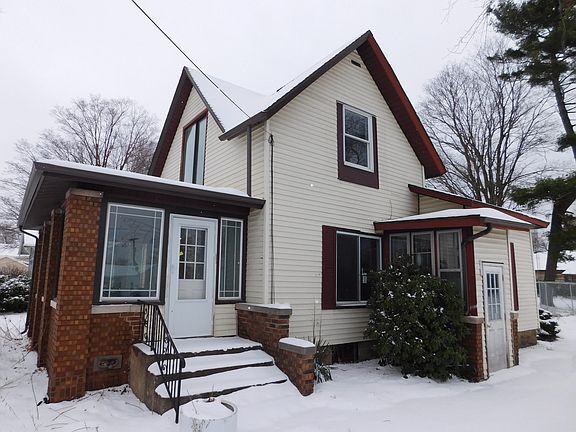 2nd image of 226 W Pleasant St