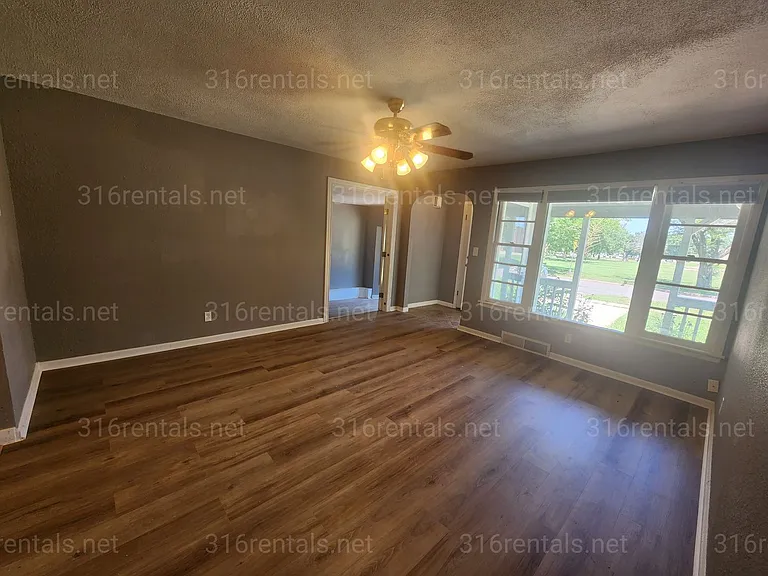1043 N Dellrose Ave — Photo 3