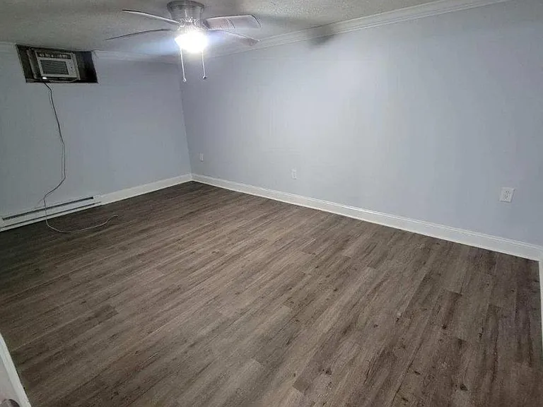 902 E Unaka Ave — Photo 2