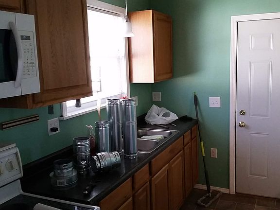 2nd image of 1009 Clover St