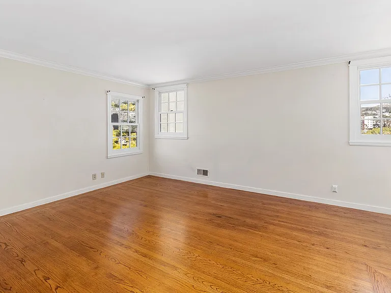 80 Castenada Ave — Photo 29
