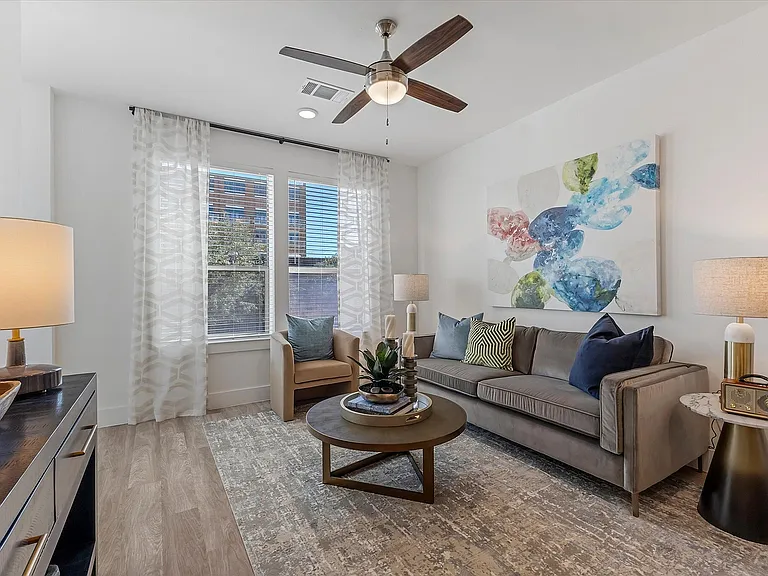 22-10 Crawford St-22