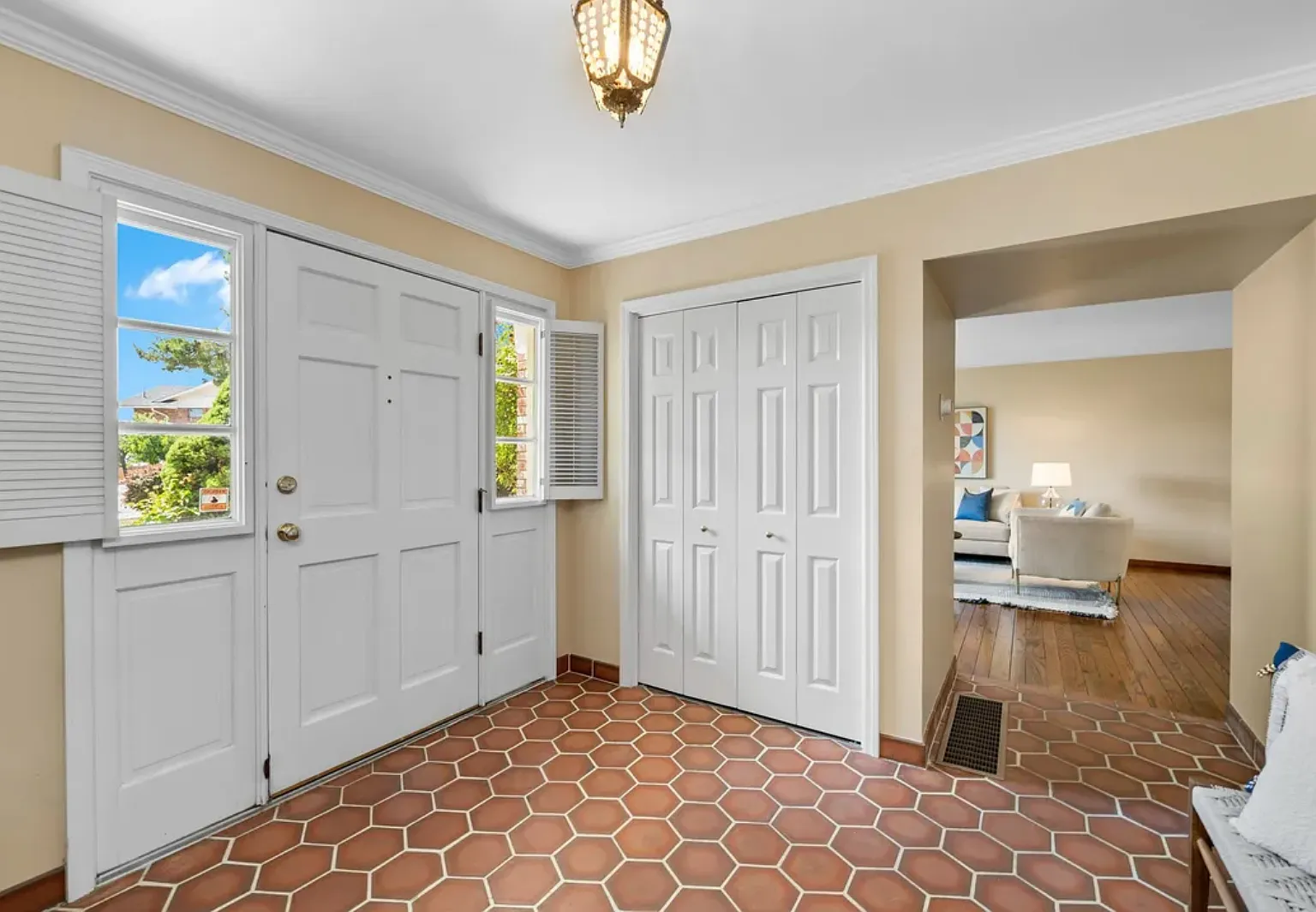 4 bed, 2.5 bath, 2844 sqft, $3,800 — Photo 3