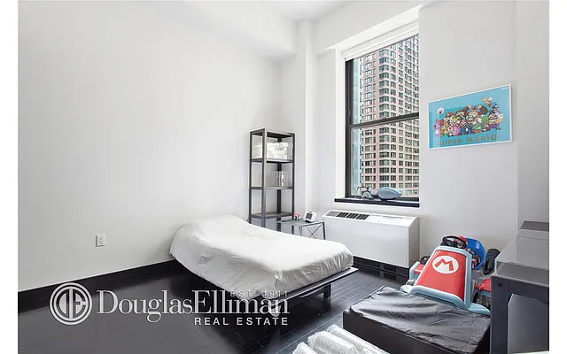 Rented by Douglas Elliman | media 14